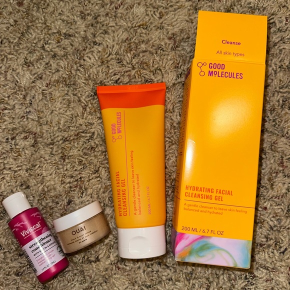 3 piece skincare bundle mini ✨ - Picture 2 of 3